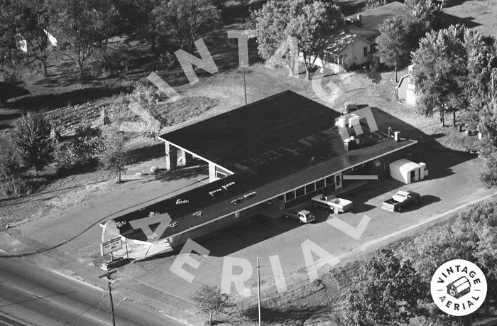 Dog n Suds (DogNSuds, Dog-N-Suds) - Wayland - 738 S Main St (newer photo)